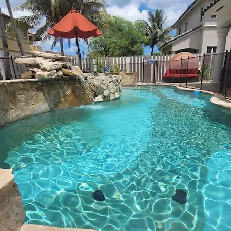 Luxury Mansion With Pool Jacuzzi Bbq For Ultimate Scape Villa